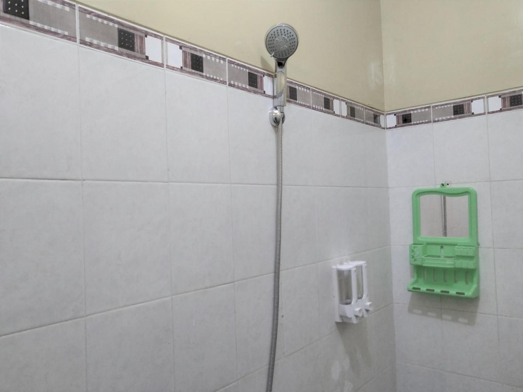 Hotel Pekalongan Syariah Mitra Reddoorz الغرفة الصورة