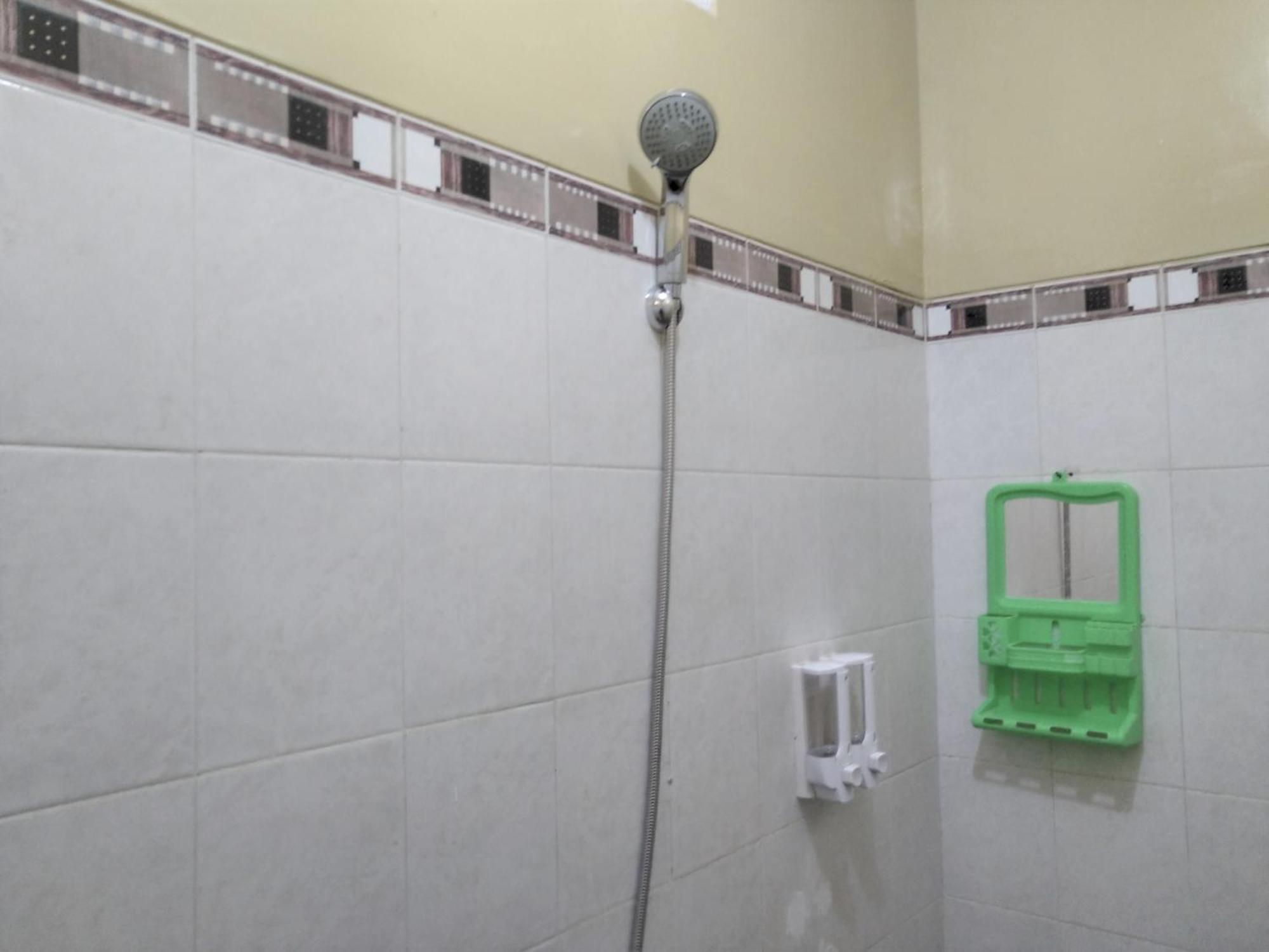 Hotel Pekalongan Syariah Mitra Reddoorz الغرفة الصورة